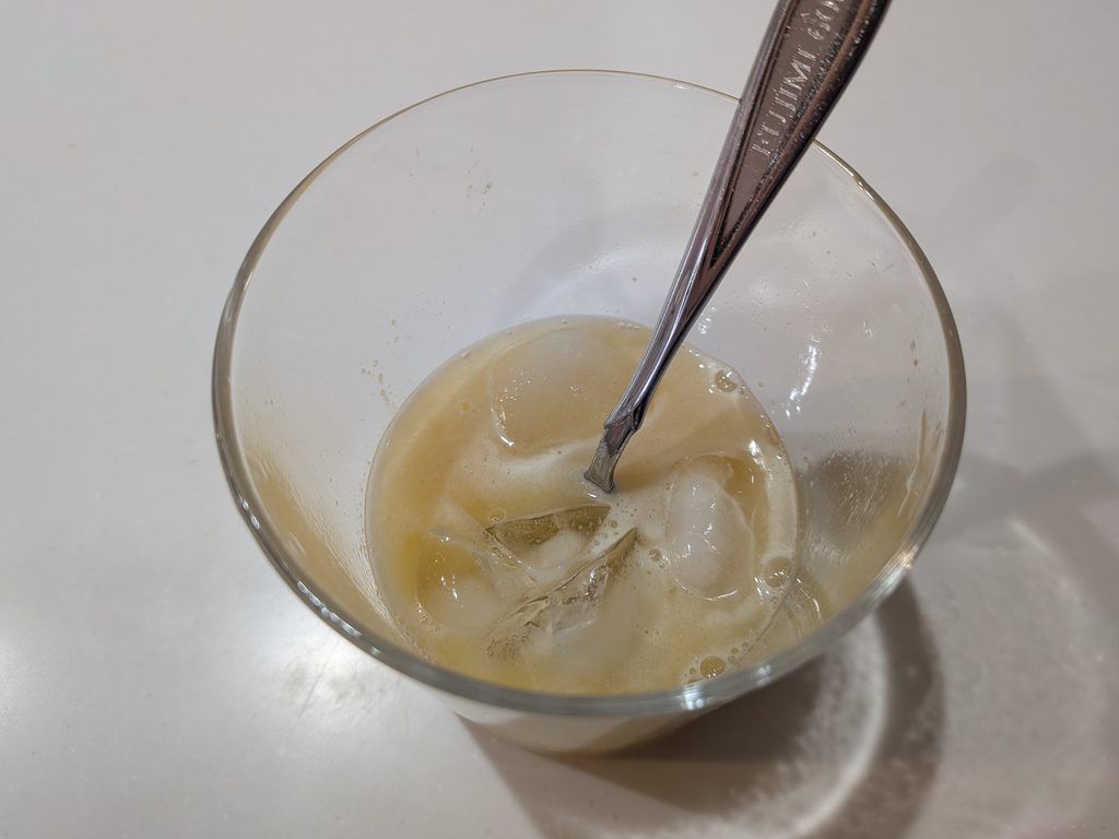 コラテインピーチティー味　氷