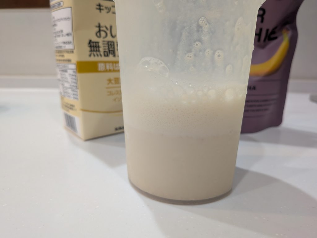 バンビウォータースーパースムージー　無調整豆乳割り　混ぜたあと